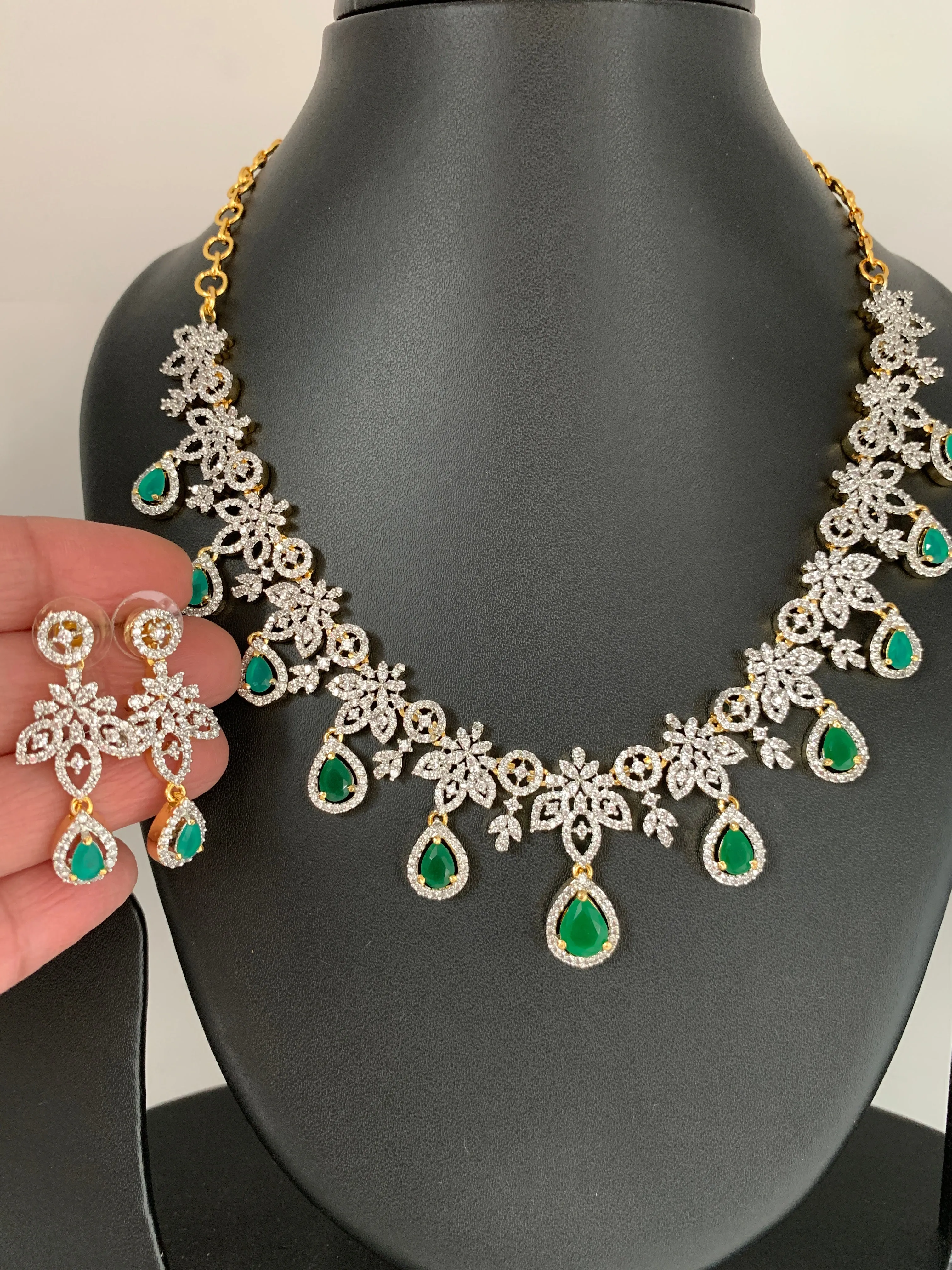 AD Emerald Green Stone Short Necklace