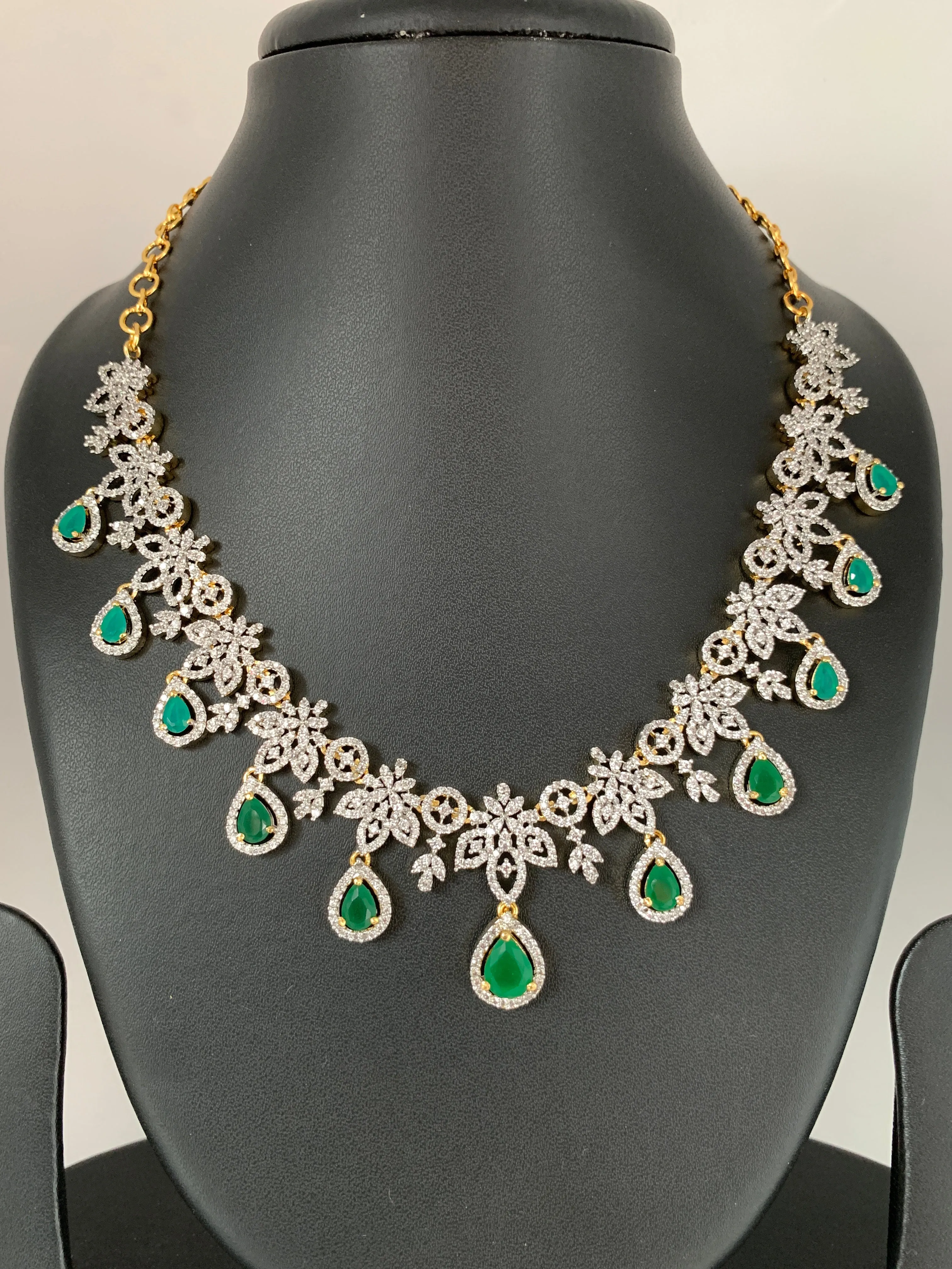 AD Emerald Green Stone Short Necklace