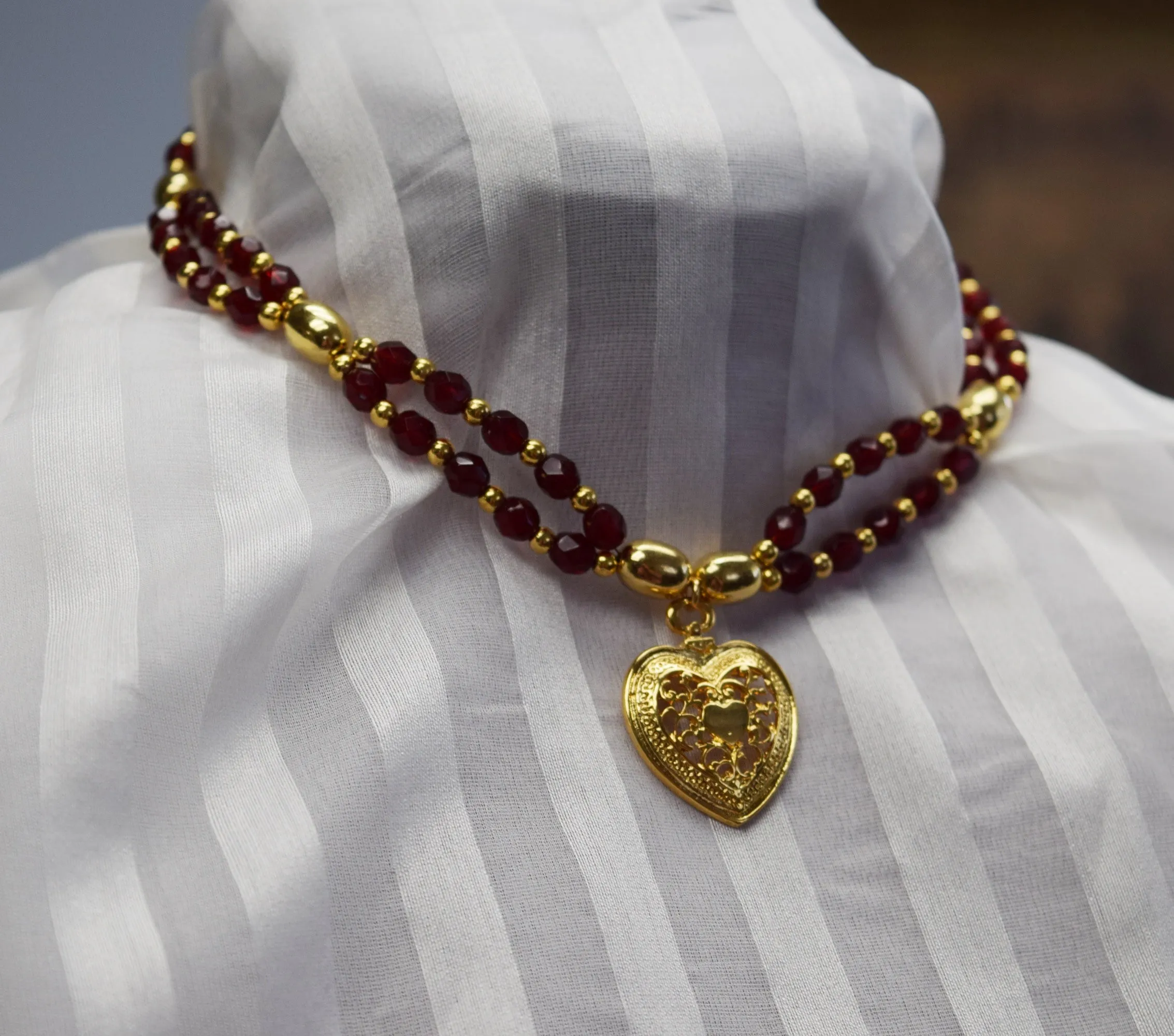 Renaissance Garnet and Heart Pendant Necklace