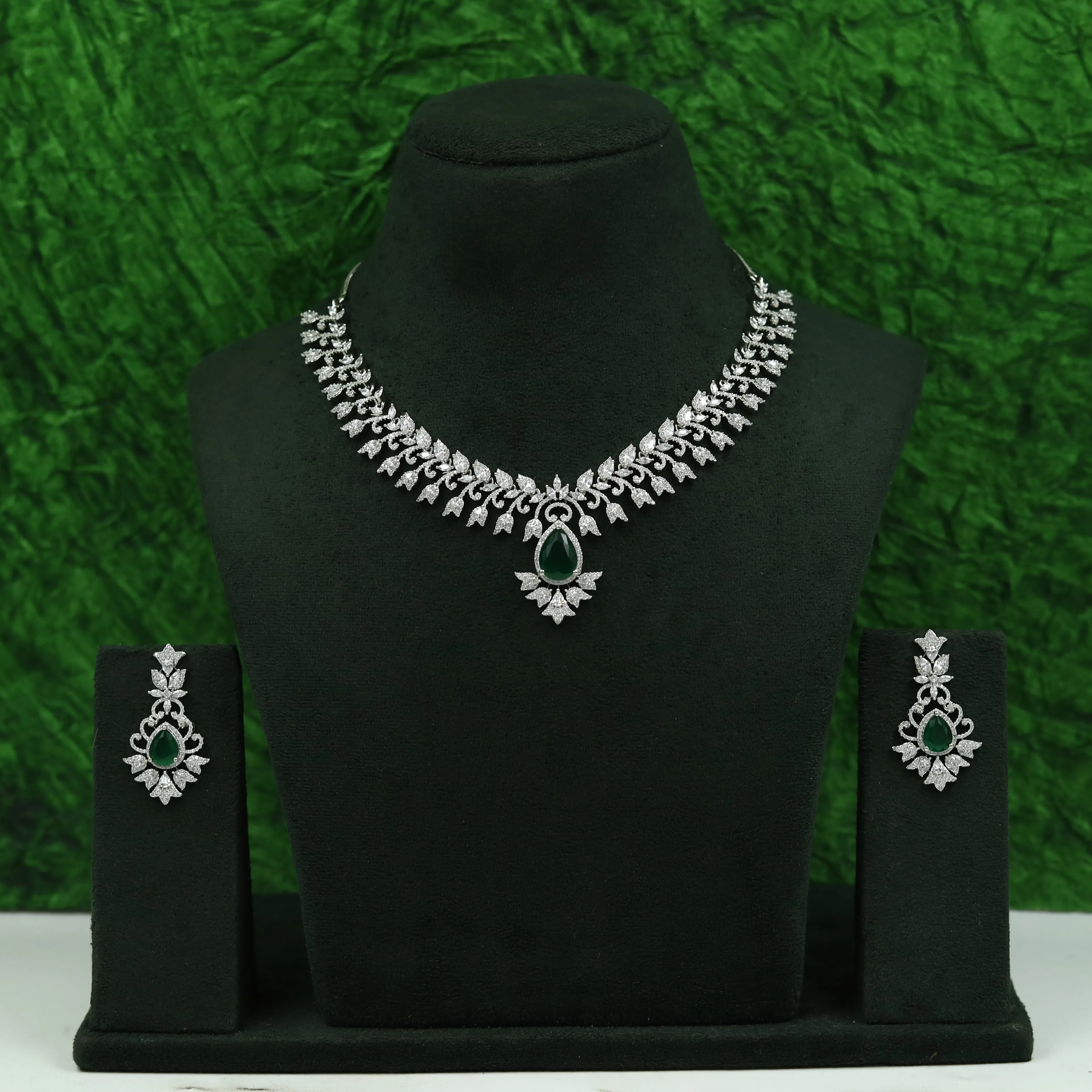 Round Neck Zircon/AD Necklace Set 16560-69